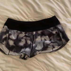 LILULEMON SHORTS 2.5”
